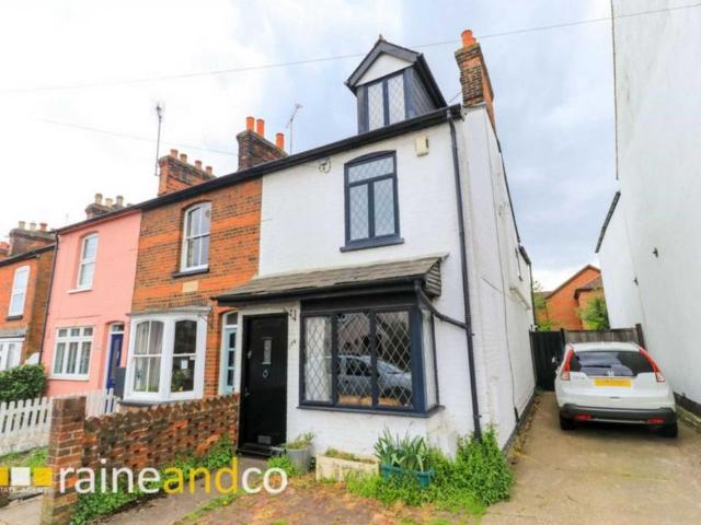 4 bedroom end of terrace house for sale