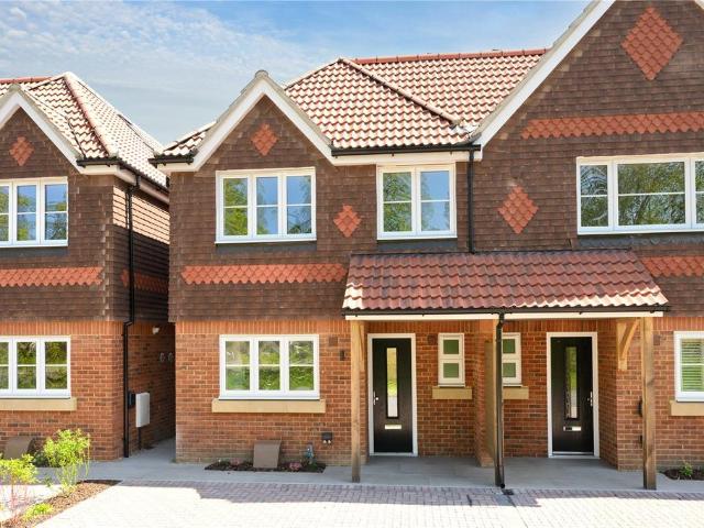 4 bedroom end of terrace house for sale