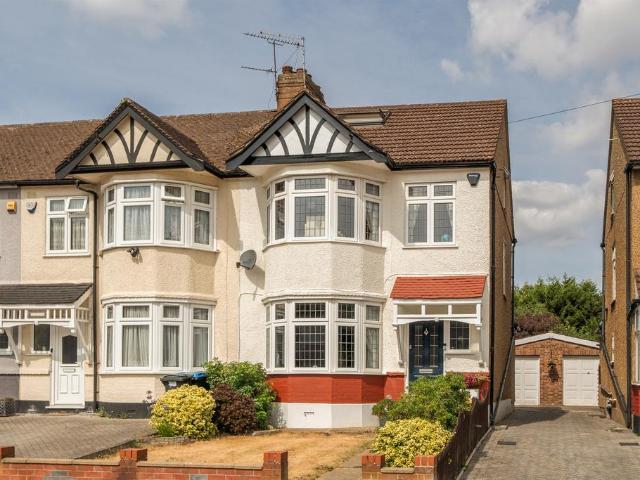 4 bedroom end of terrace house for sale