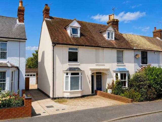 4 bedroom end of terrace house for sale