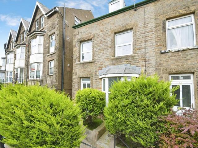 4 bedroom end of terrace house for sale
