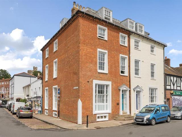 4 bedroom end of terrace house for sale