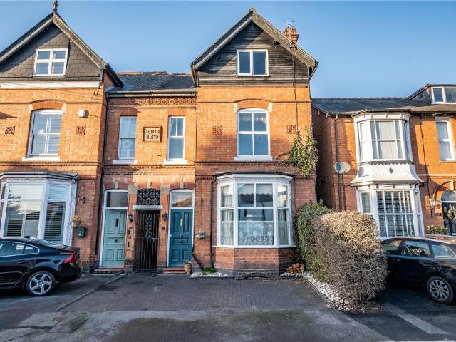 4 bedroom end of terrace house for sale