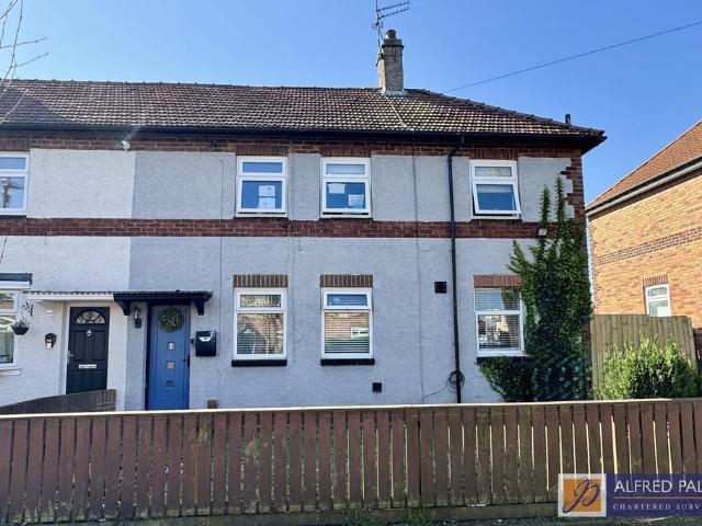 4 bedroom end of terrace house for sale
