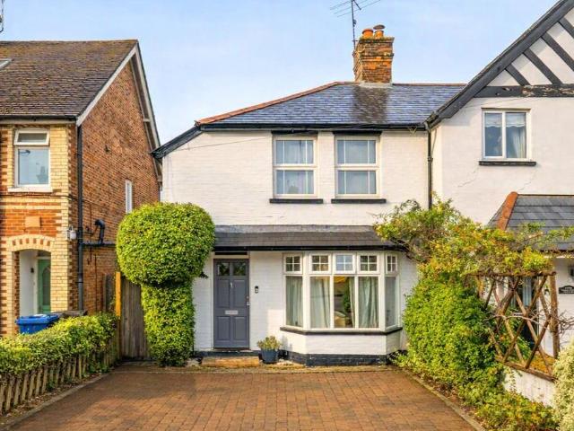 4 bedroom end of terrace house for sale