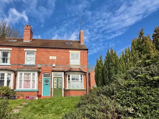 4 bedroom end of terrace house for sale
