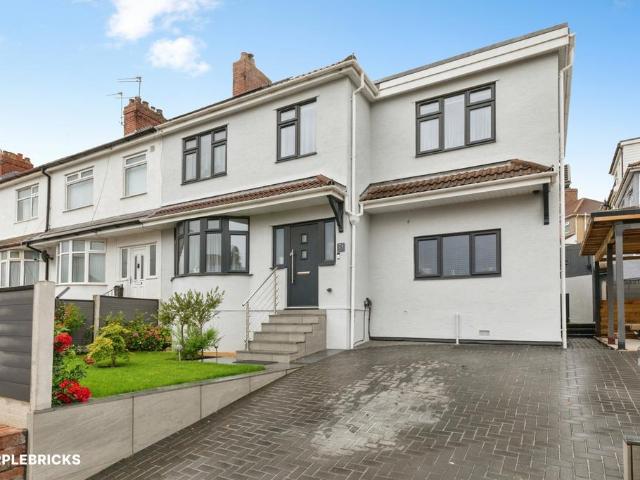 4 bedroom end of terrace house for sale