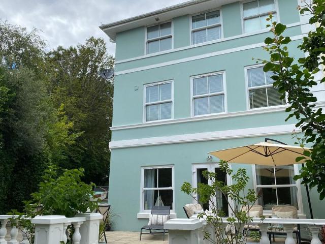 4 bedroom end of terrace house for sale