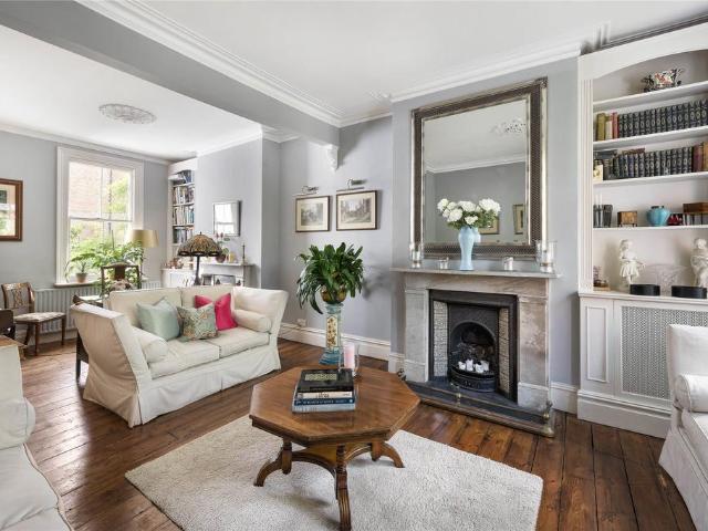 4 bedroom end of terrace house for sale