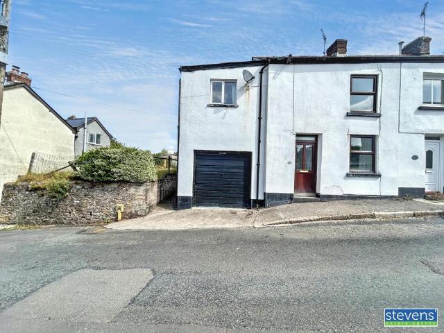 4 bedroom end of terrace house for sale