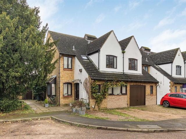 4 bedroom end of terrace house for sale