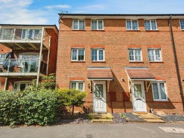 4 bedroom end of terrace house for sale