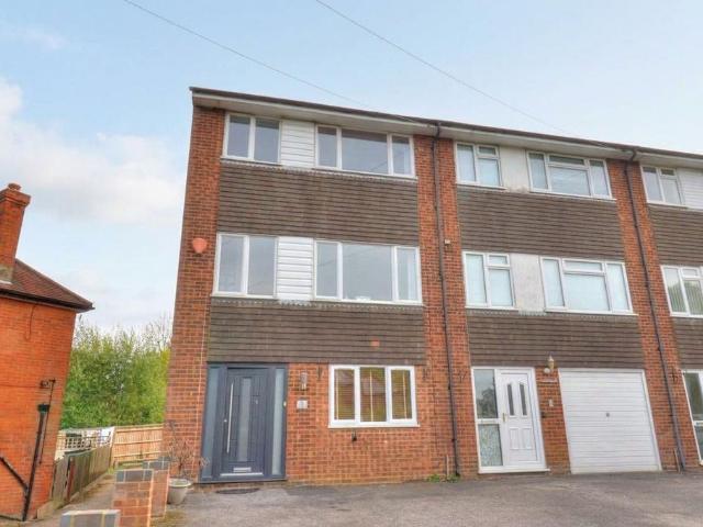 4 bedroom end of terrace house for sale