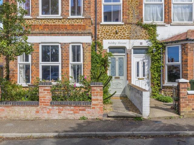 4 bedroom end of terrace house for sale
