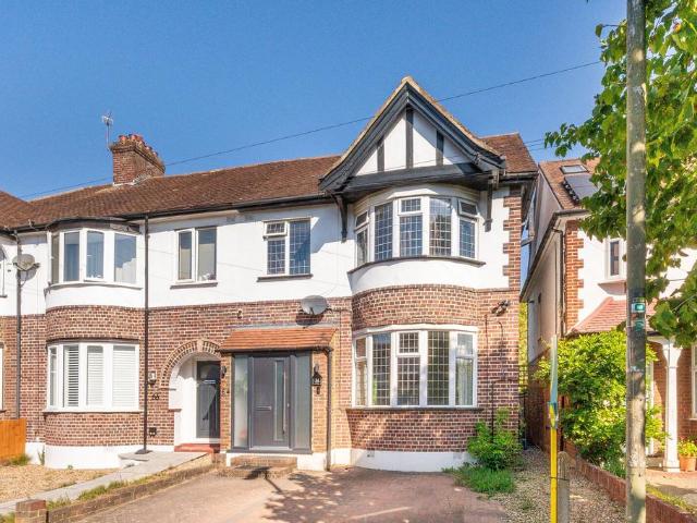 4 bedroom end of terrace house for sale