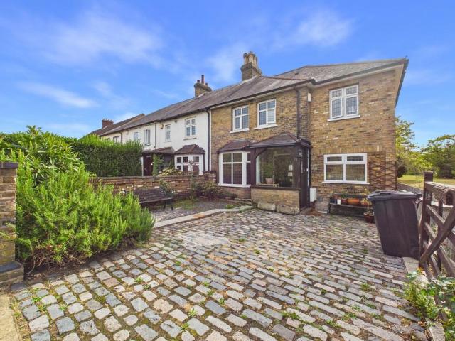 4 bedroom end of terrace house for sale