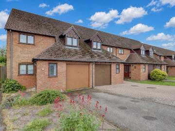 4 bedroom end of terrace house for sale