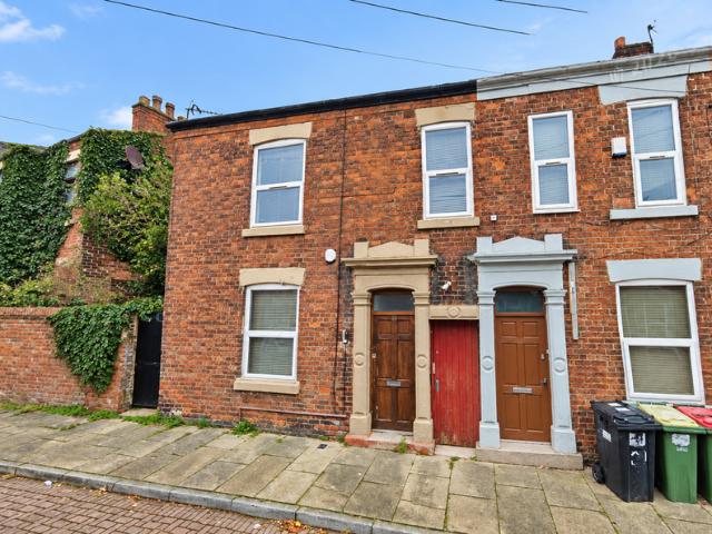 4 bedroom end of terrace house for sale