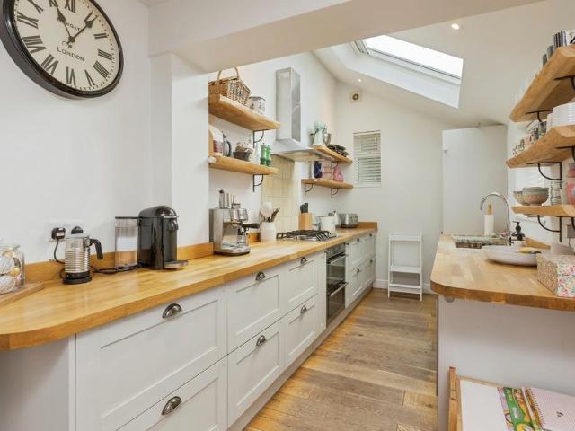 4 bedroom end of terrace house for sale