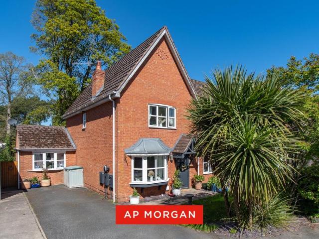 4 bedroom end of terrace house for sale