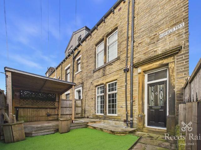 4 bedroom end of terrace house for sale