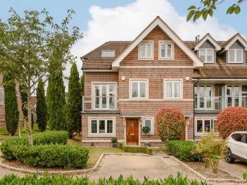 4 bedroom end of terrace house for sale