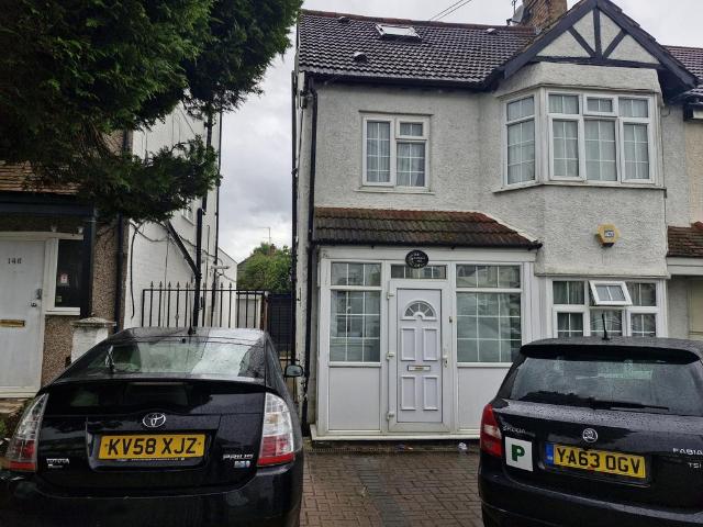 4 bedroom end of terrace house for sale