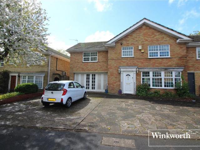 4 bedroom end of terrace house for sale