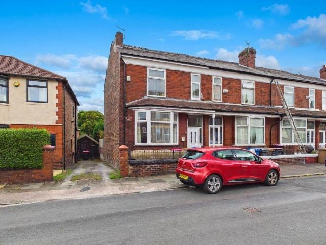 4 bedroom end of terrace house for sale