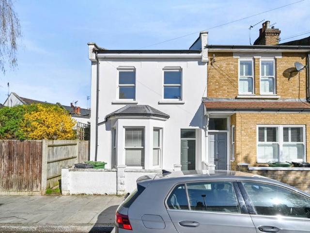 4 bedroom end of terrace house for sale