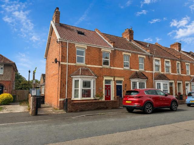 4 bedroom end of terrace house for sale
