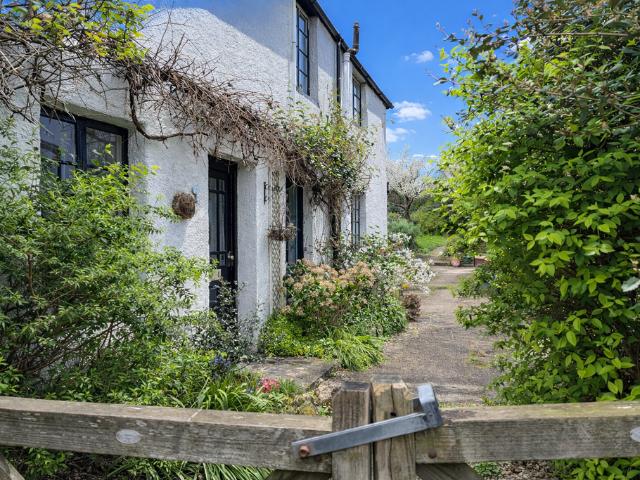 4 bedroom end of terrace house for sale