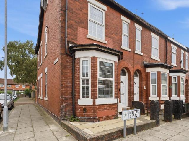 4 bedroom end of terrace house for sale