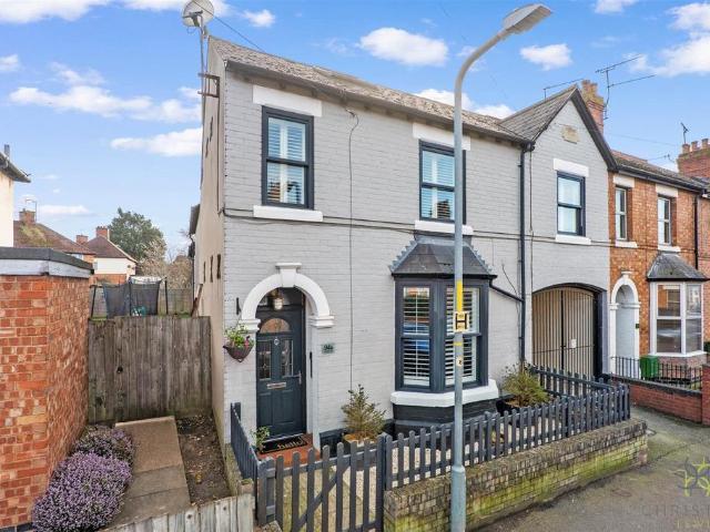 4 bedroom end of terrace house for sale