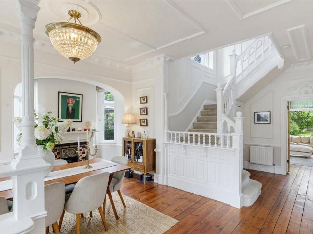4 bedroom end of terrace house for sale