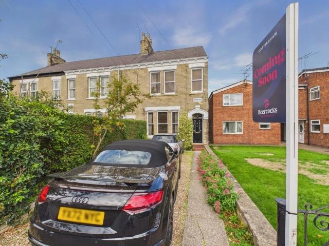 4 bedroom end of terrace house for sale