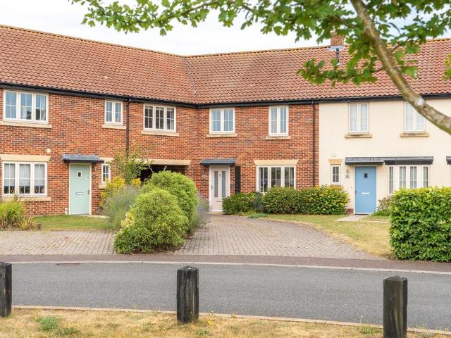 4 bedroom end of terrace house for sale