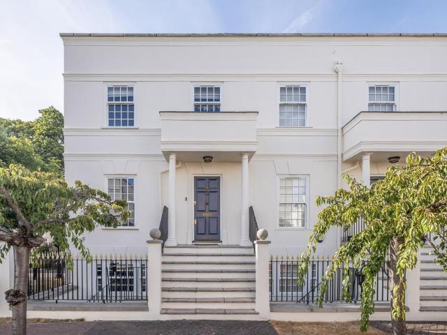 4 bedroom end of terrace house for sale