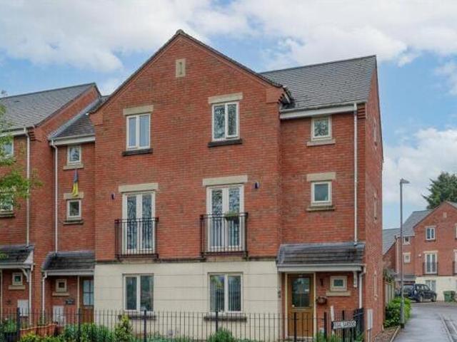 4 Bedroom End Of Terrace House For Sale In Bromsgrove