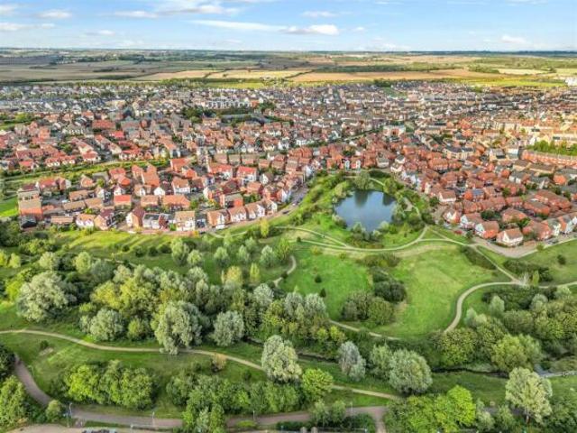 4 bedroom end of terrace house for sale in Haven Street, Broughton, Milton Keynes, MK10