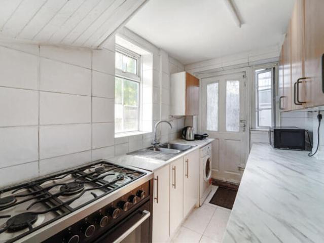 4 bedroom end of terrace house for sale in Montacute Road, Morden, SM4