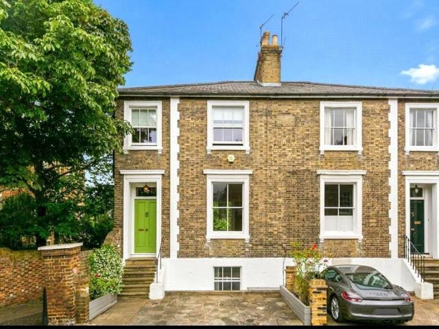 4 bedroom end of terrace house in The Vineyard, Richmond, Surrey, TW10