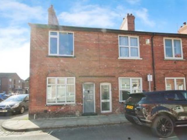 4 bedroom End of terrace house To Let