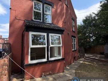 4 bedroom end of terrace house to rent