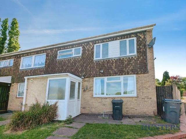 4 bedroom end of terrace house to rent