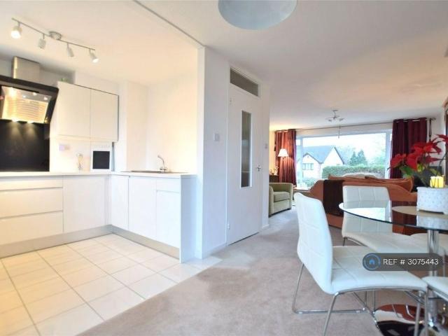 4 bedroom end of terrace house to rent