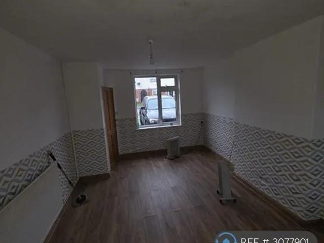 4 bedroom end of terrace house to rent