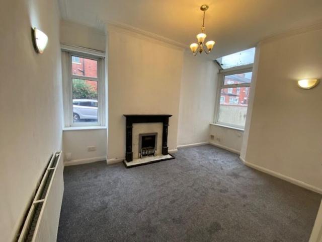 4 bedroom end of terrace house to rent