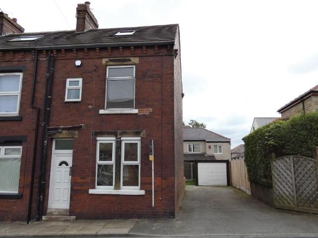 4 bedroom end of terrace house to rent