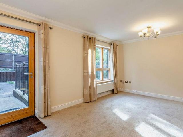 4 bedroom end of terrace house to rent